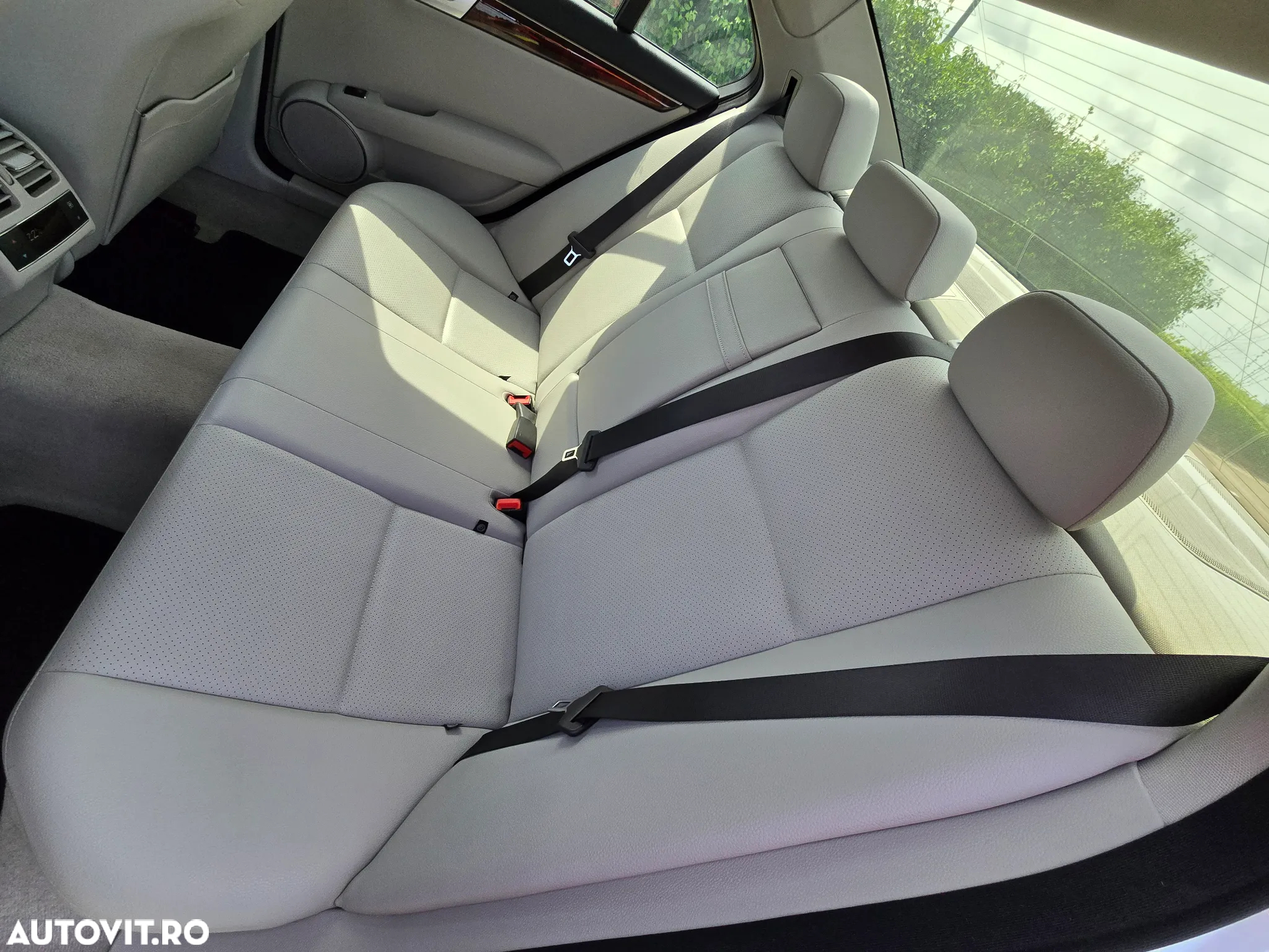 Mercedes-Benz C 220 CDI BlueEFFICIENCY - 12