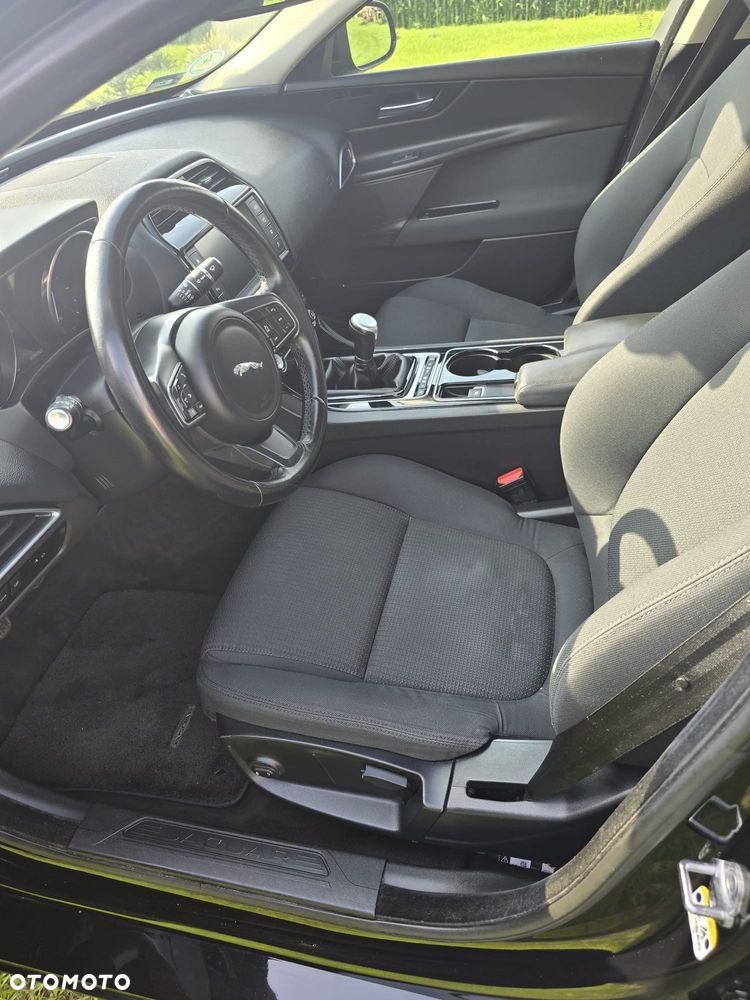 Jaguar XE - 16