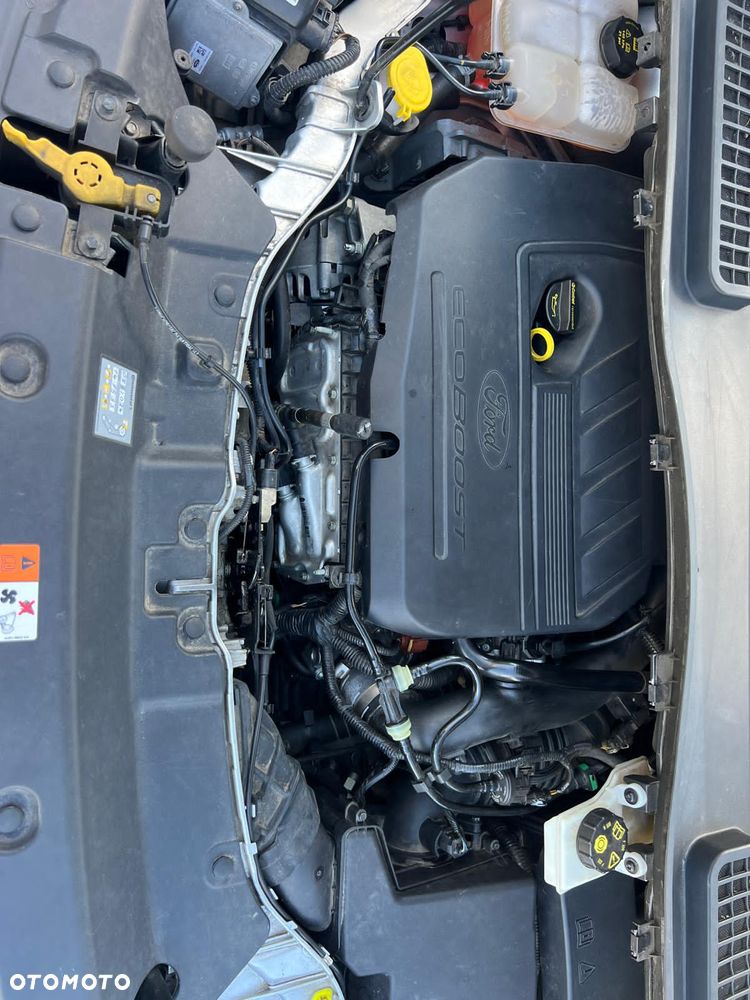 Ford Kuga 1.5 EcoBoost 2x4 Titanium - 25