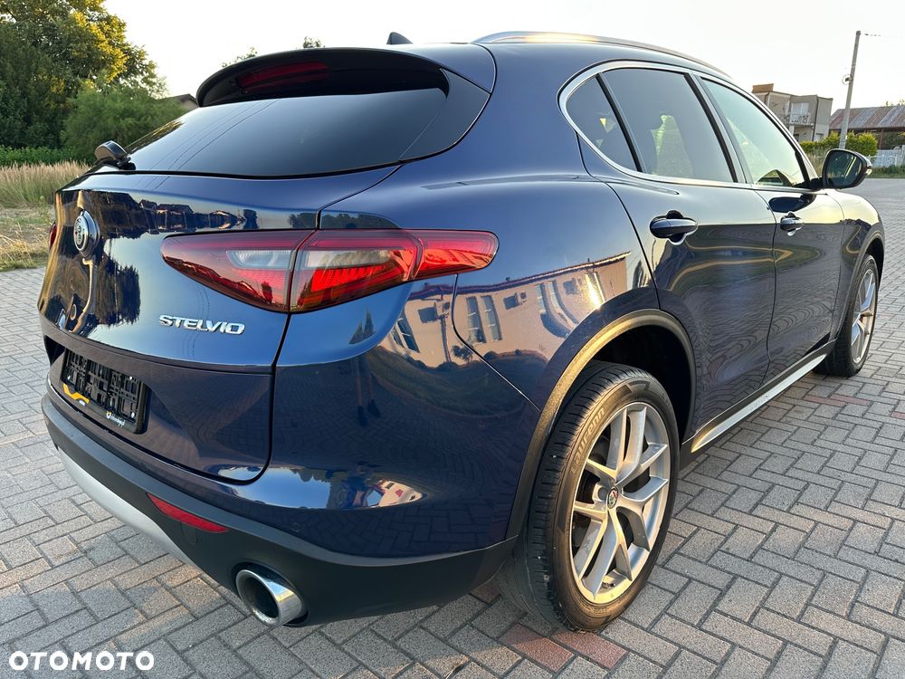 Alfa Romeo Stelvio 2.0 Turbo 16V AT8-Q4 Ti - 7