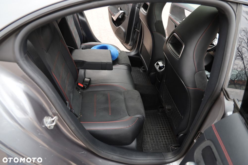 Mercedes-Benz CLA 220 4-Matic AMG Line 7G-DCT - 16