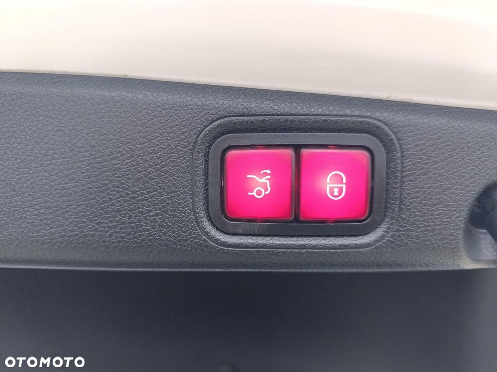 Mercedes-Benz Klasa E 220 d 4-Matic Exclusive - 13