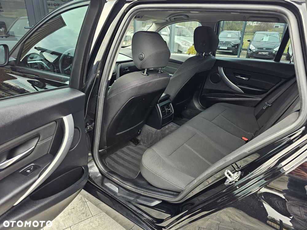 BMW Seria 3 320d DPF Edition Sport - 9