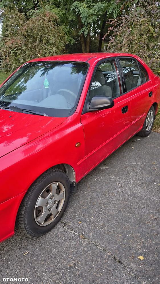 Hyundai Accent - 8