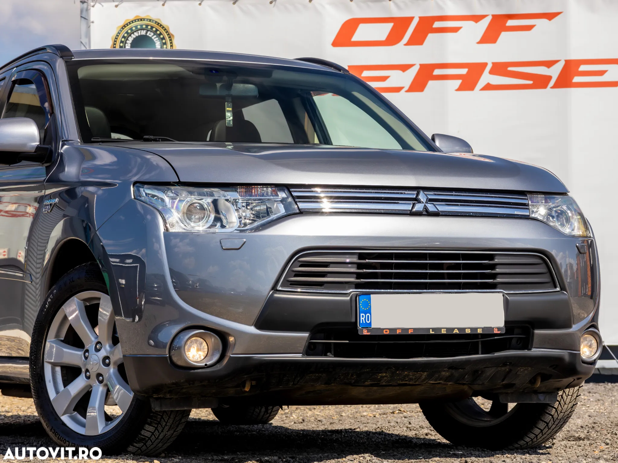 Mitsubishi Outlander 2.0 4WD Plug-In Hybrid - 12