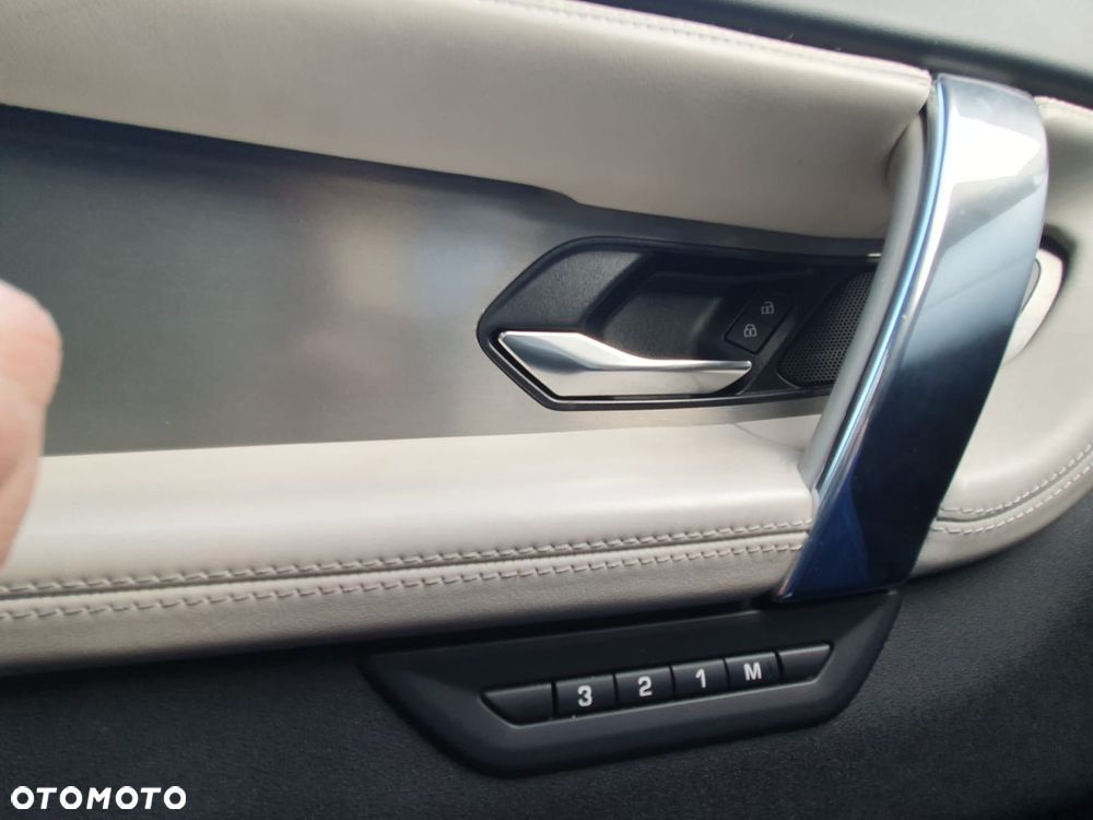 Land Rover Discovery Sport 2.0 P250 mHEV HSE - 17