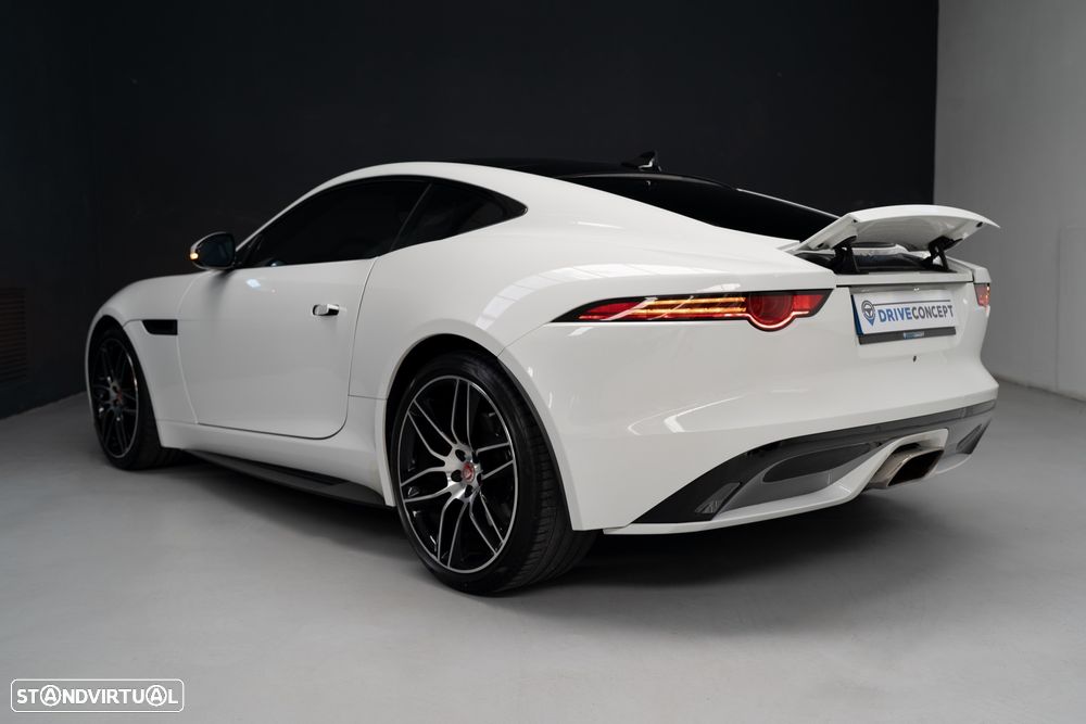 Jaguar F-Type 2.0 i4 Chequered Flag - 26