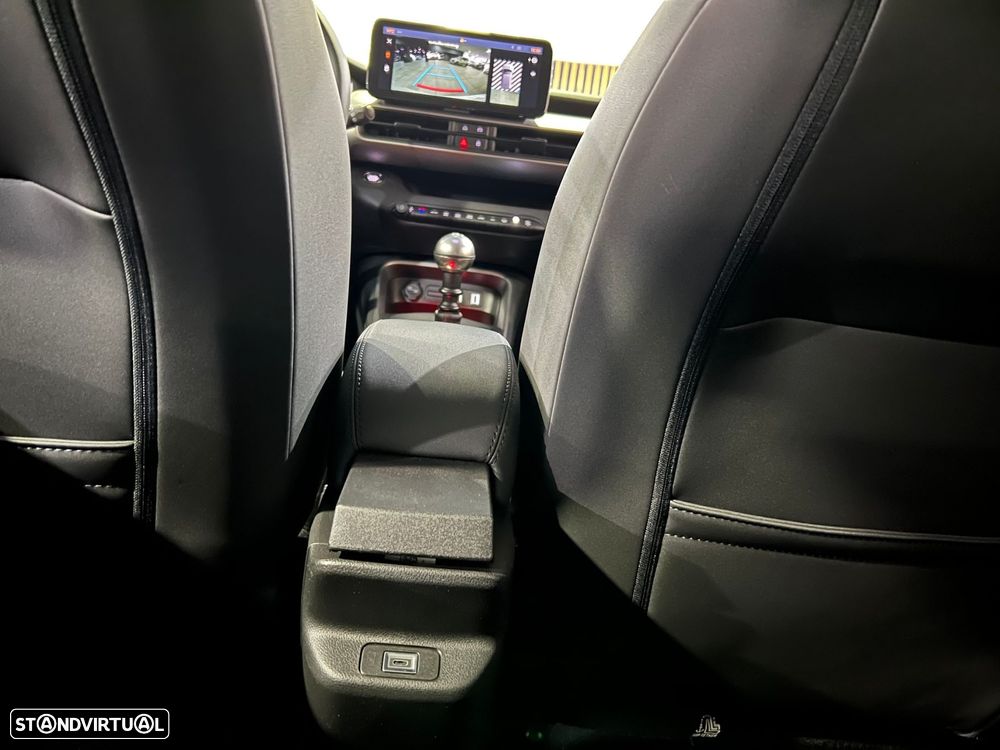 Jeep Avenger 1.2 GSE T3 Summit - 21