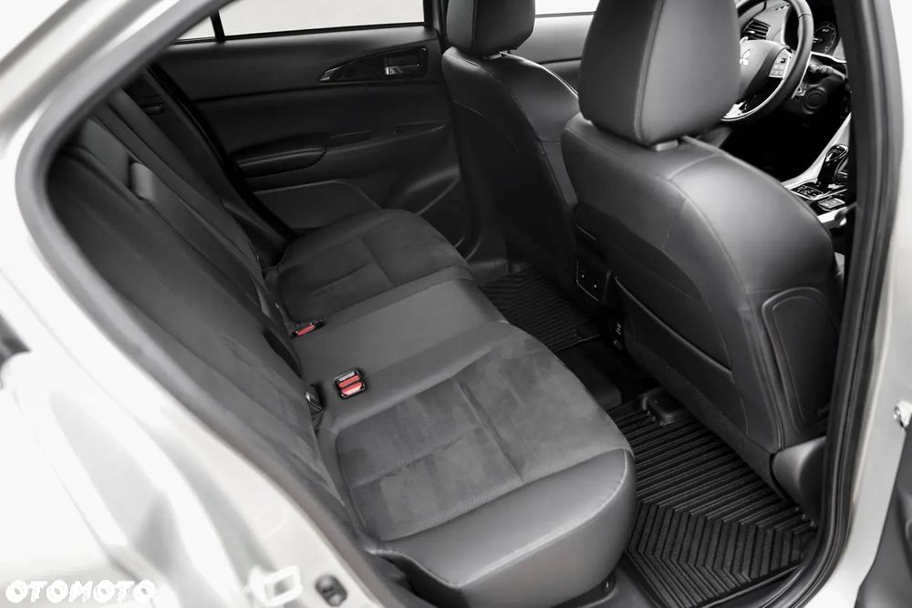Mitsubishi Eclipse Cross Plug-In Hybrid 4WD Top - 23