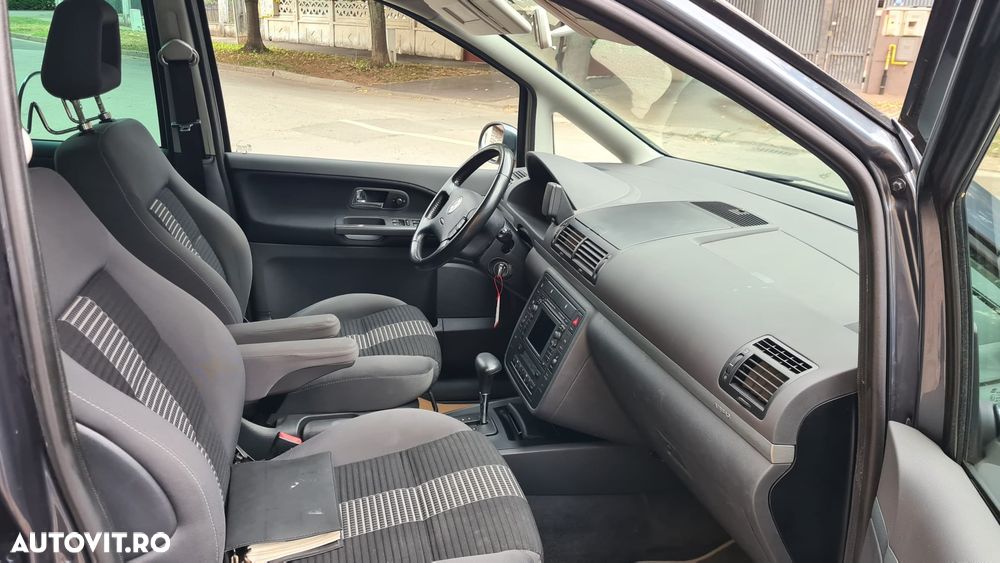 Volkswagen Sharan 1.9 TDI Automatik United - 4