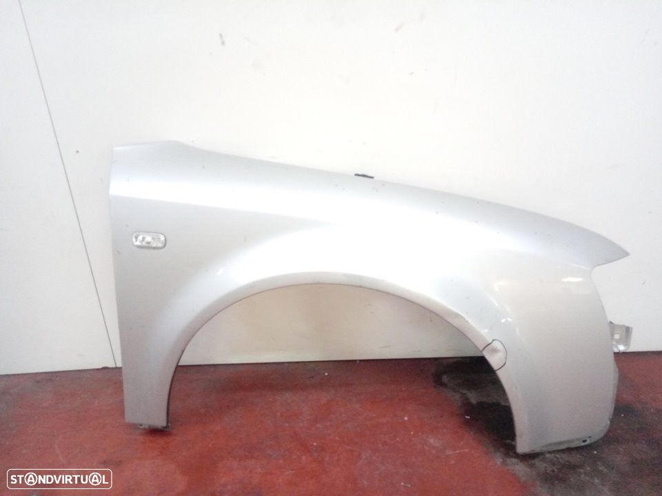 GUARDA-LAMAS FRONTAL DIREITO AUDI A4 2004 - 2