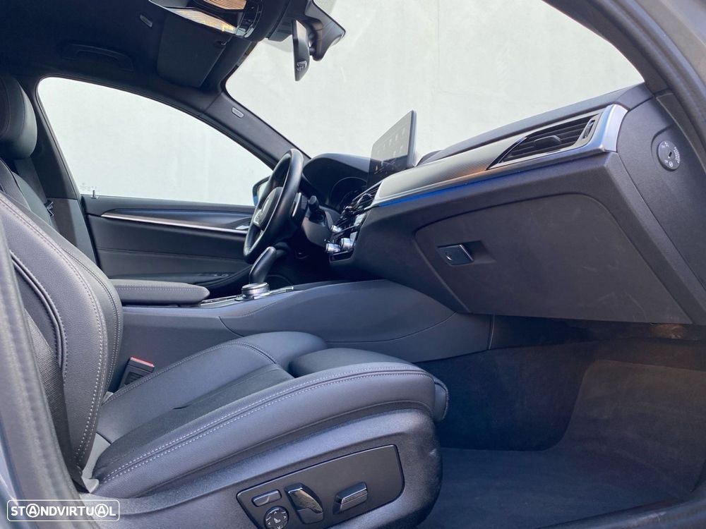BMW 530 e Pack Desportivo M - 18