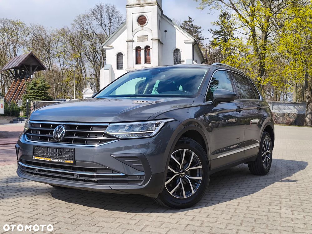 Volkswagen Tiguan - 1