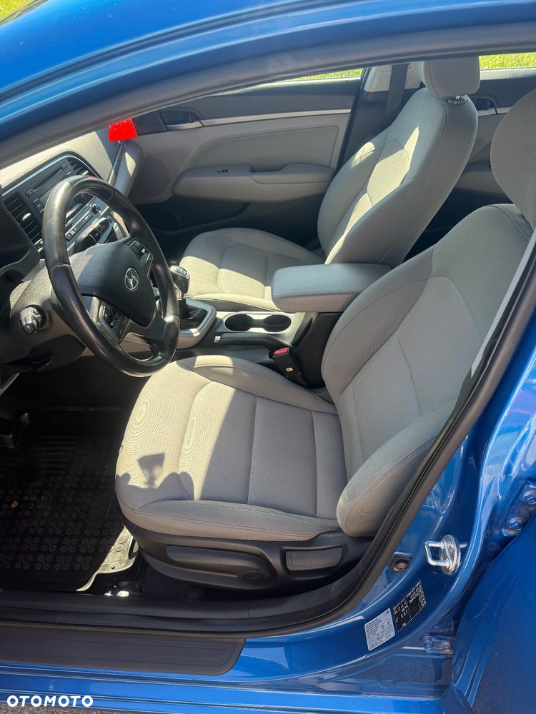 Hyundai Elantra - 10