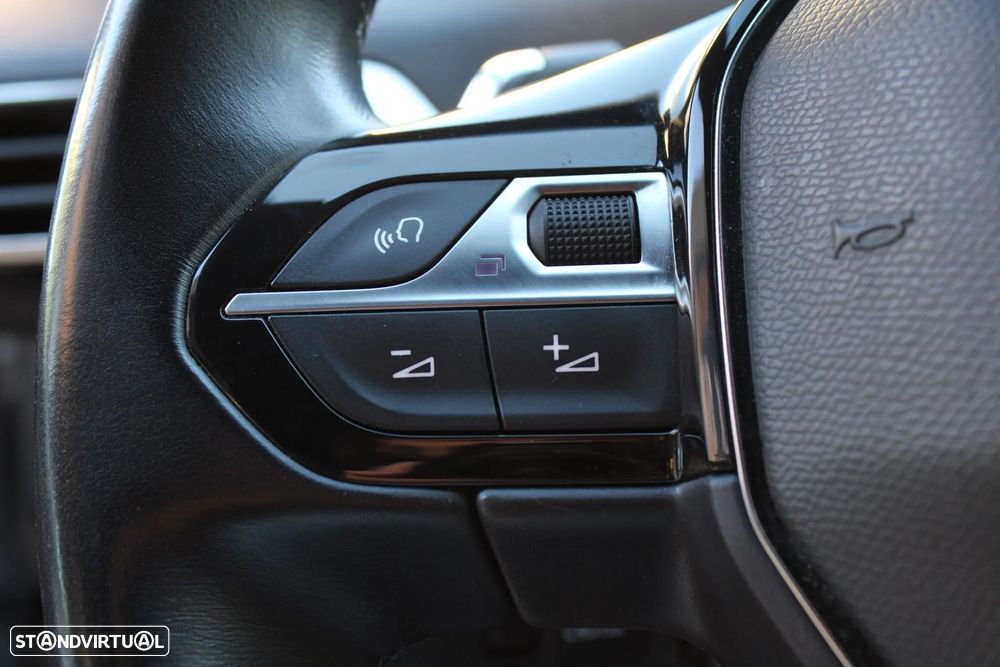 Peugeot 3008 1.6 Hybrid4 Allure e-EAT8 - 17