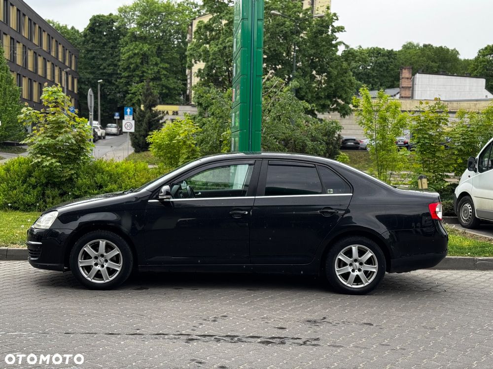 Volkswagen Jetta 1.6 Comfortline - 8