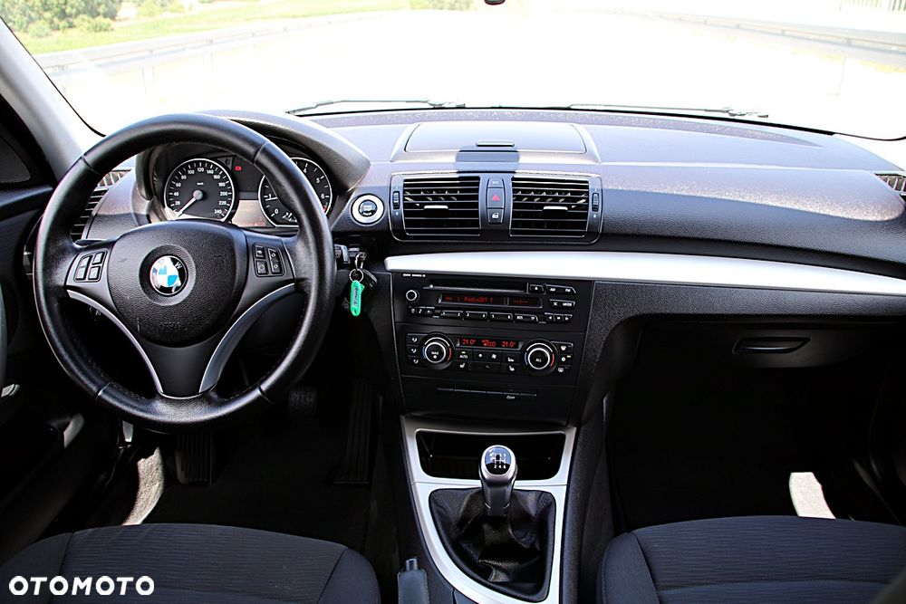 BMW Seria 1 116i Edition Sport - 24