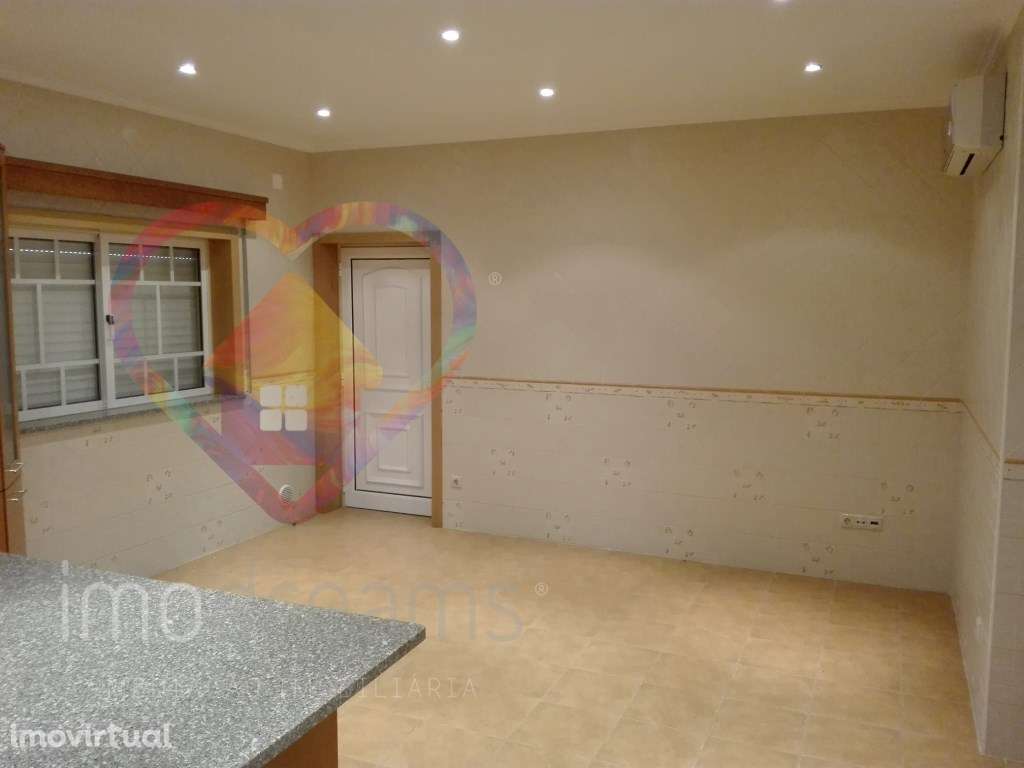 MORADIA T3 EM PINHEIRO DA BEMPOSTA - OLIVEIRA DE AZEMEIS -AVEIRO - Grande imagem: 4/46
