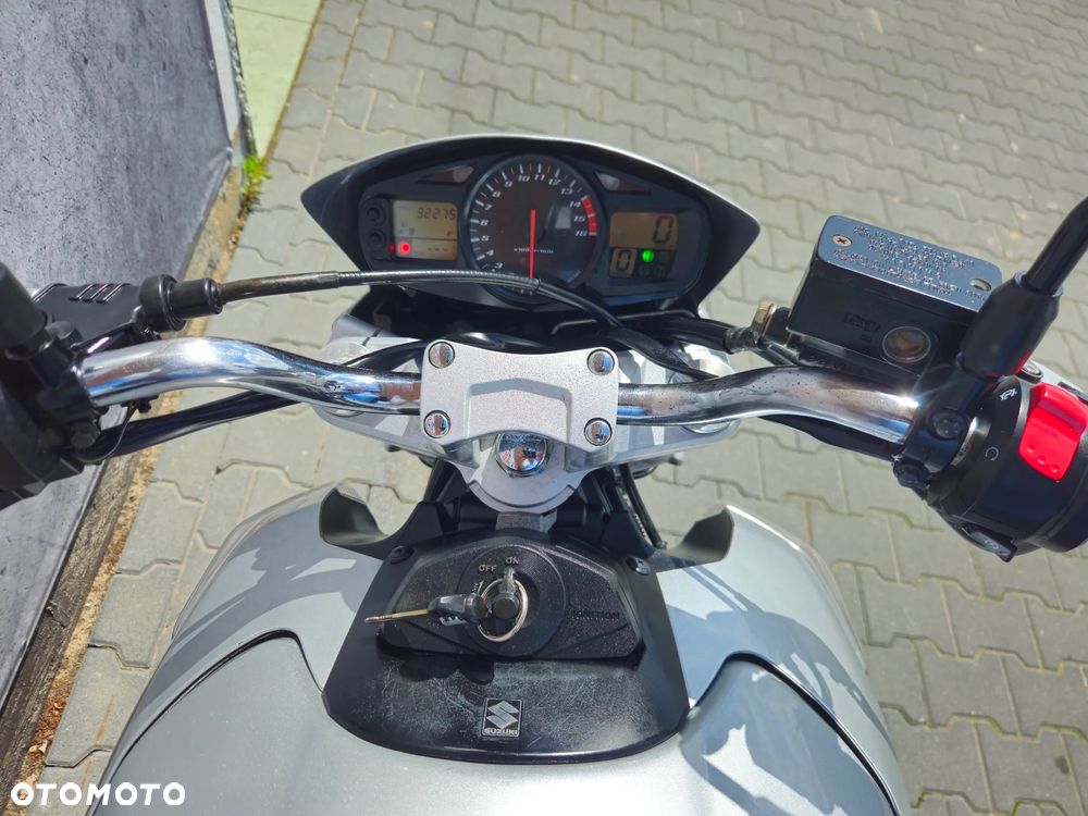 Suzuki GSR - 3