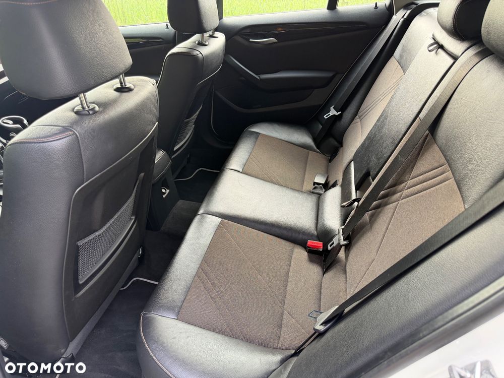 BMW X1 sDrive18d xLine - 25