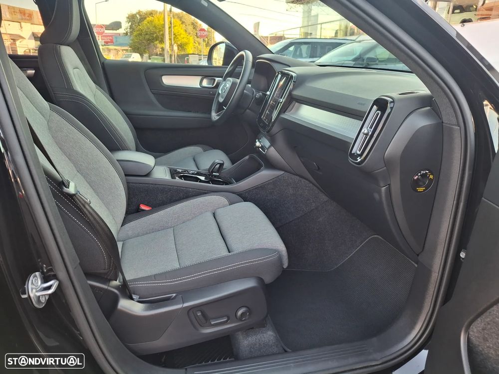 Volvo XC 40 2.0 B3 Black Edition - 34