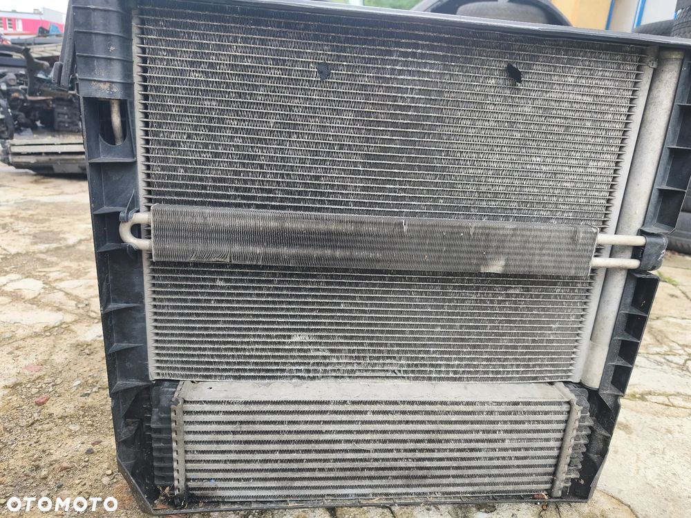 Wentylator chłodnice obudowa intercooler BMW X5 E70 - 4