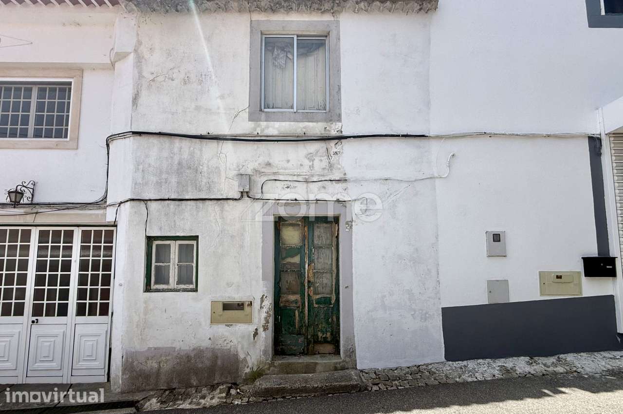 Moradia Bifamiliar para obras totais em Bucelas