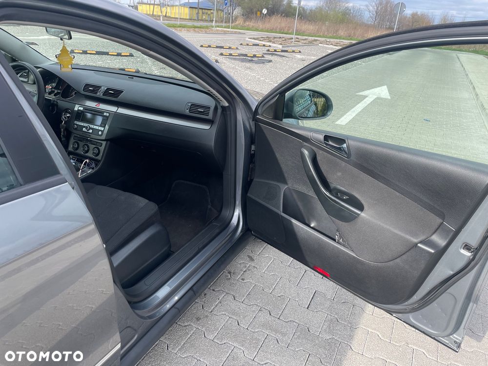 Volkswagen Passat 1.9 TDI DPF BlueMotion - 6