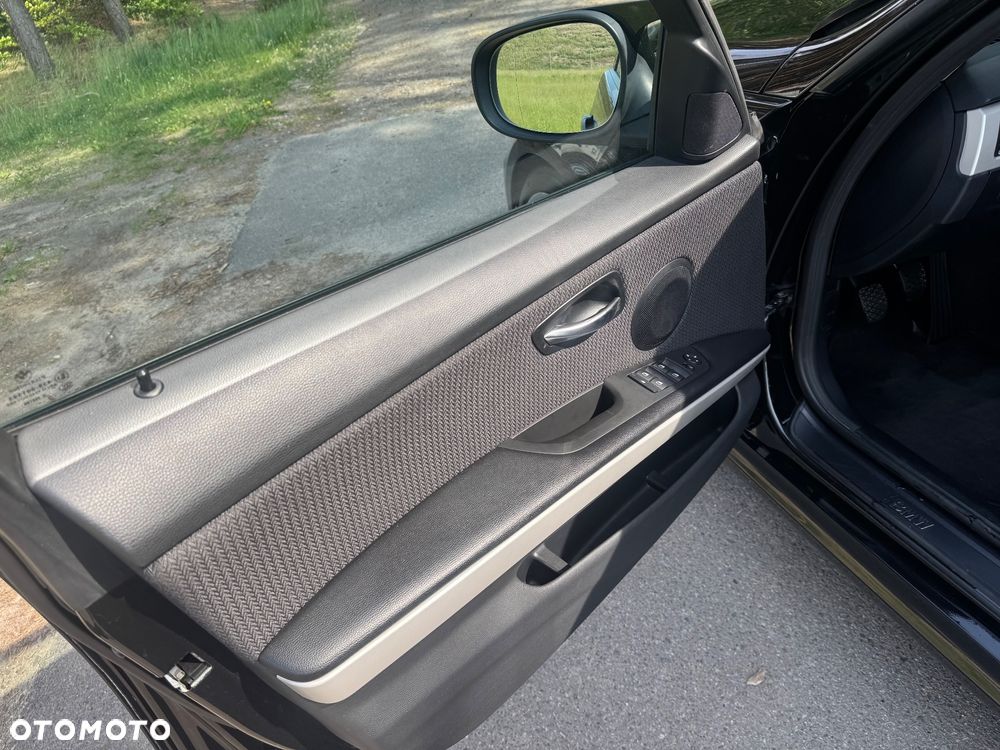 BMW Seria 3 320d DPF Edition Sport - 21