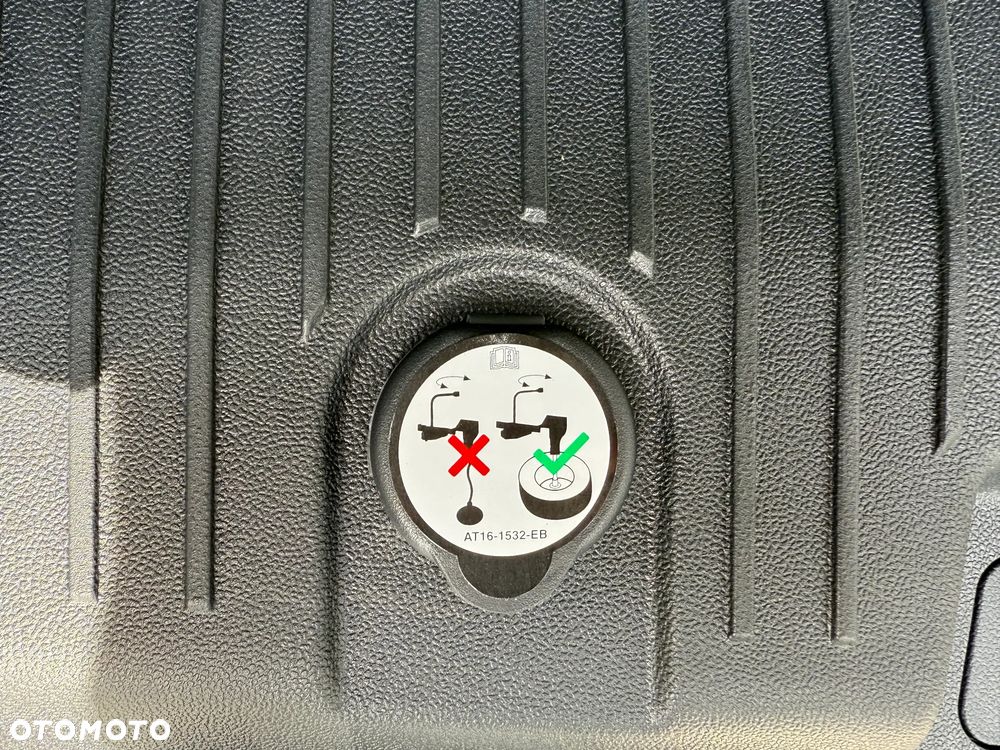 Ford E-Transit Courier Van - 14