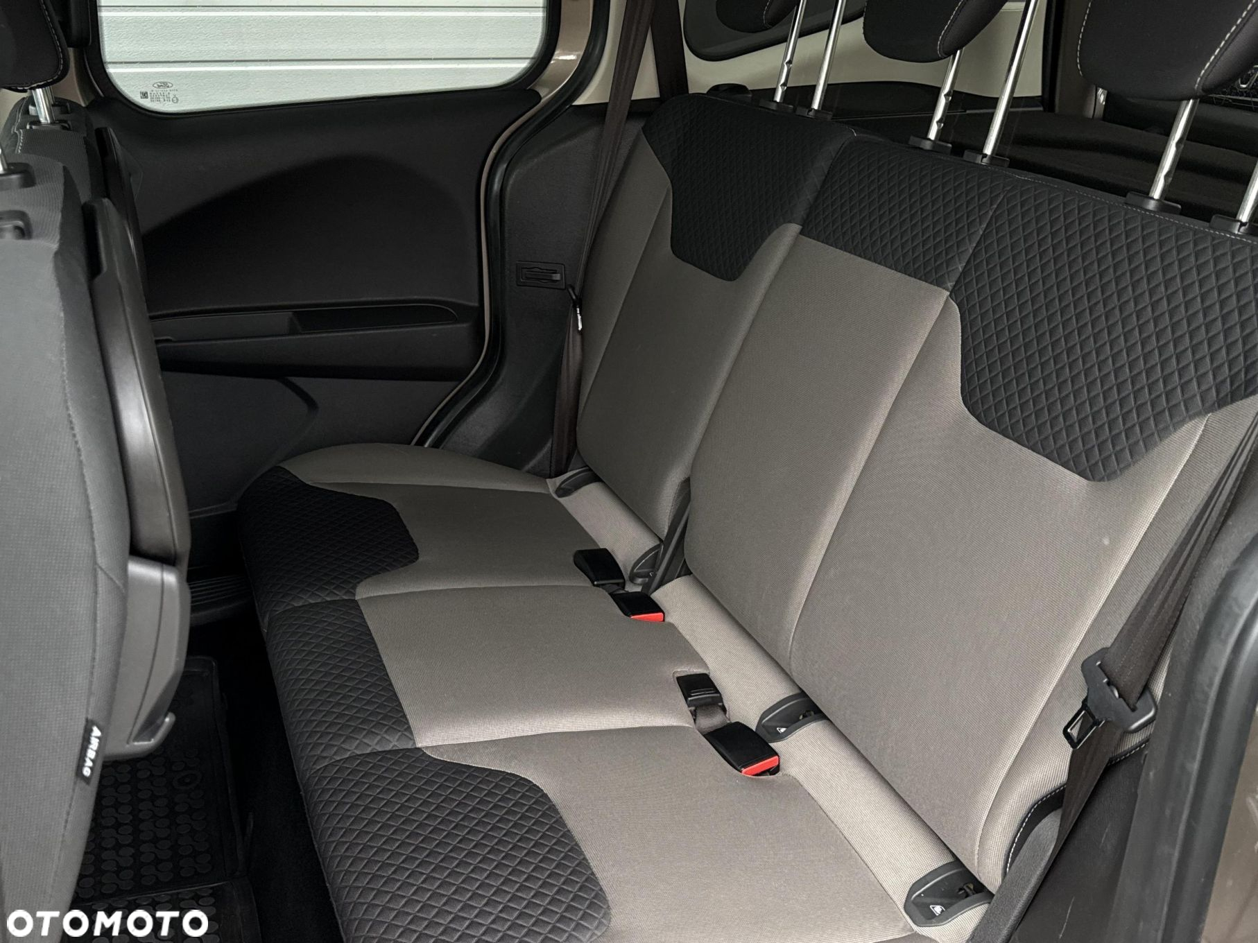 Ford Tourneo Courier 1.5 TDCi Trend - 12