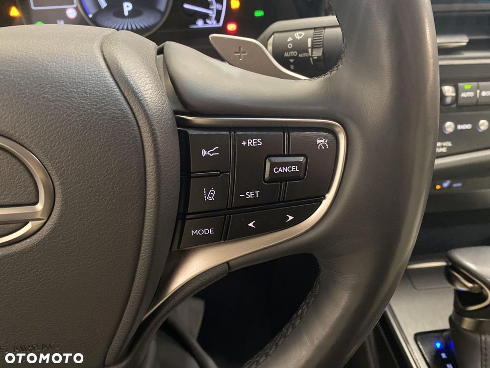 Lexus ES 300h Business Edition - 15
