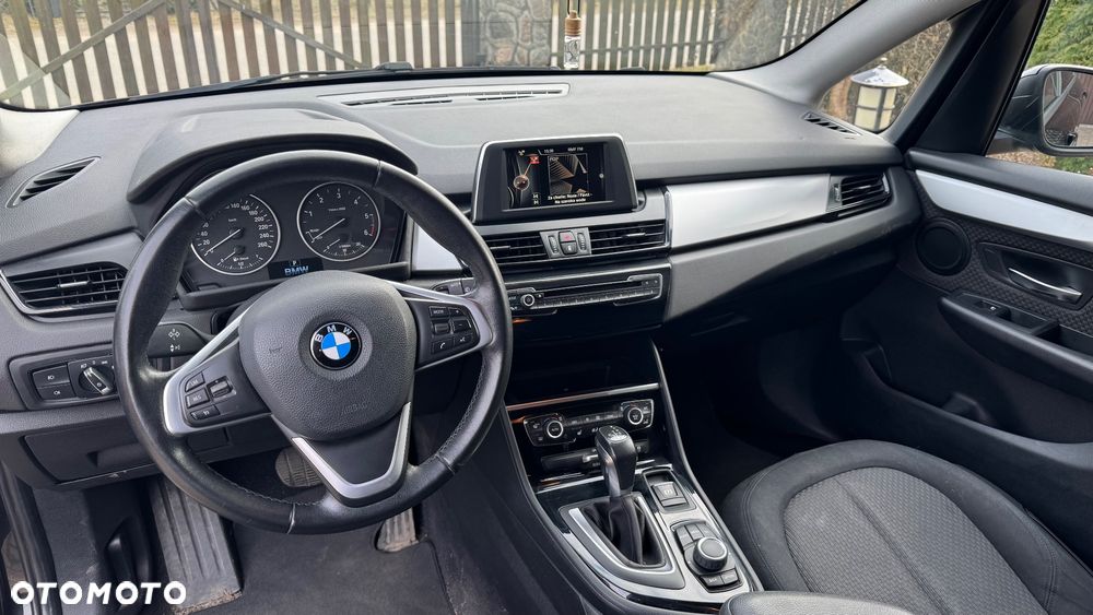 BMW Seria 2 220d - 14
