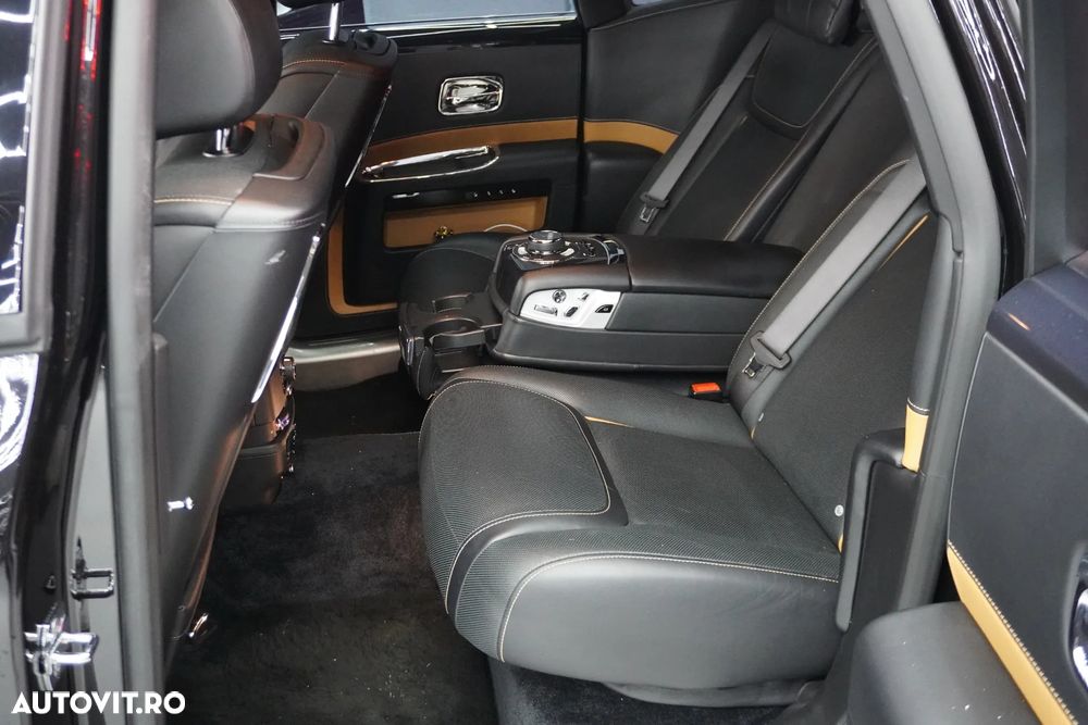 Rolls-Royce Ghost - 25