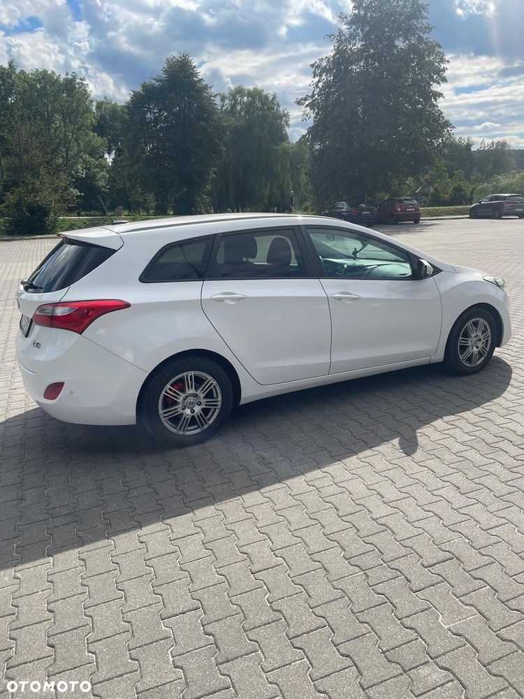Hyundai i30 blue Kombi 1.6 CRDi Classic Navigation - 26