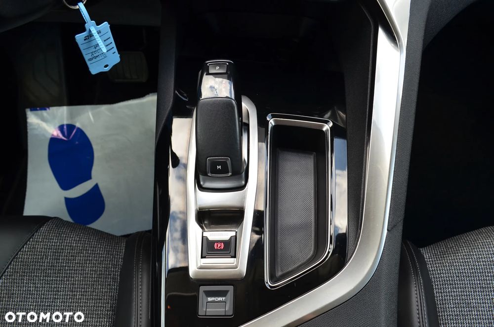 Peugeot 3008 BlueHDi 130 Stop & Start EAT8 Allure - 23