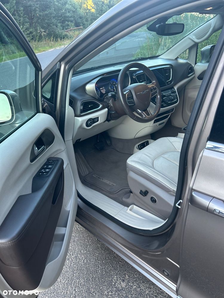 Chrysler Pacifica - 25