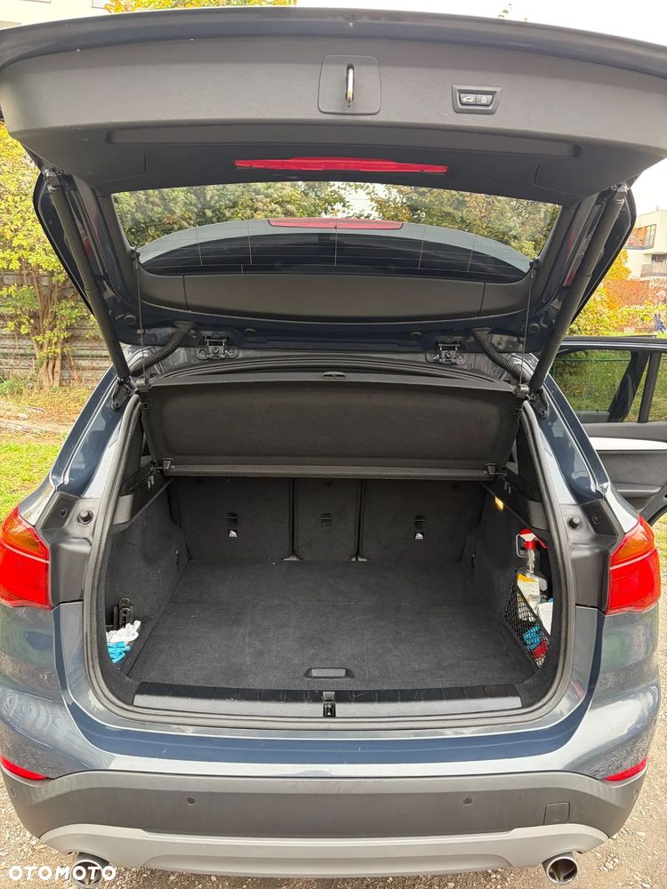 BMW X1 xDrive20i Advantage - 9