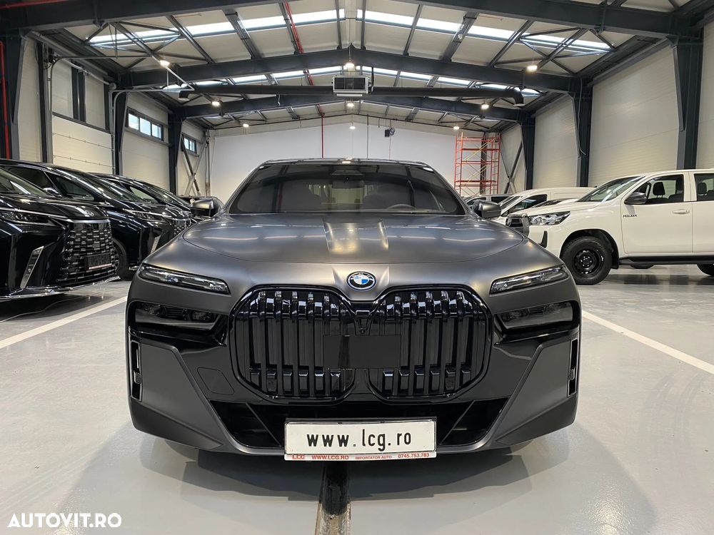 BMW i7 - 8