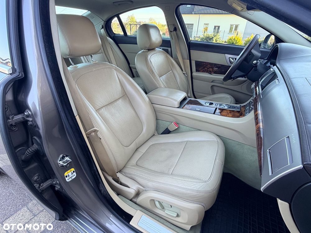 Jaguar XF 2.7 V6 Premium Luxury - 25