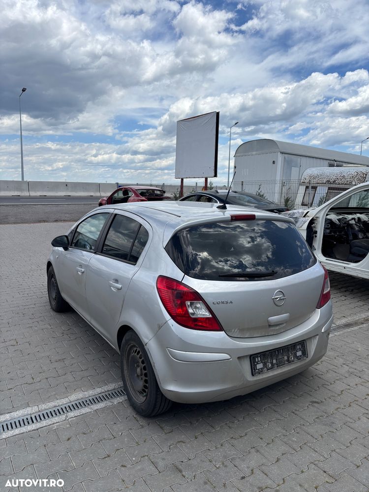 Dezmembram Opel Corsa D 1.3 diesel din 2011 - 3