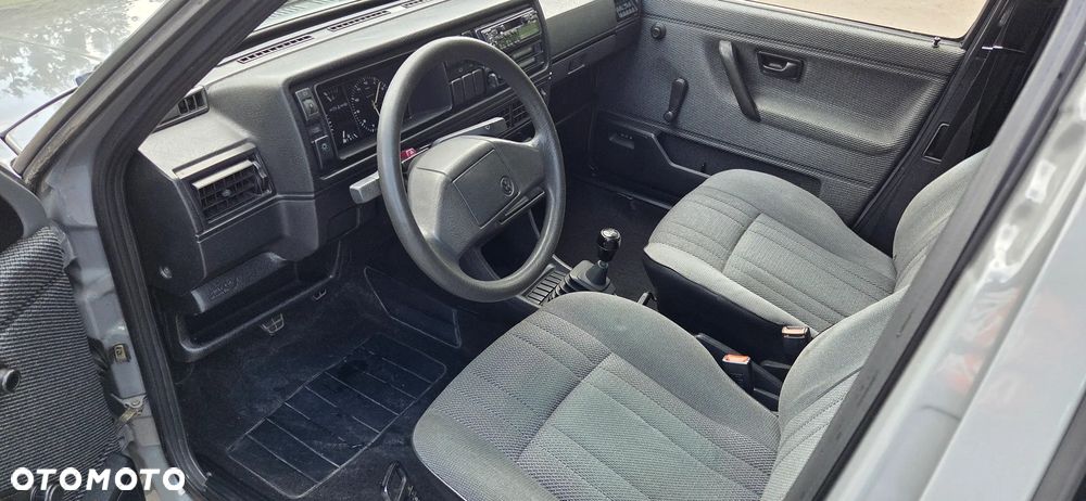 Volkswagen Golf 1.6 CL - 8