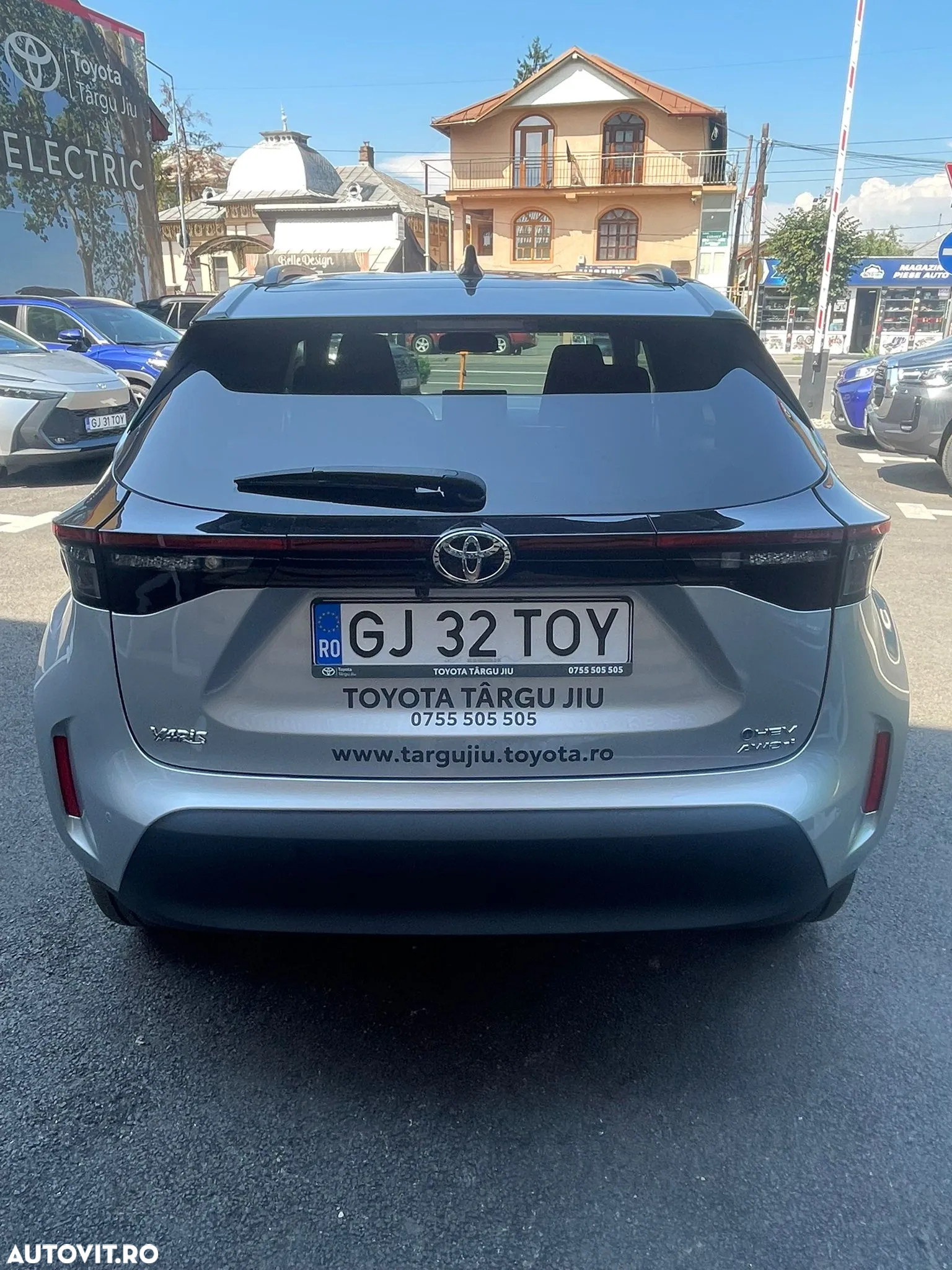Toyota Yaris Cross 1.5 VVT-i HSD 4x4 Dynamic - 4