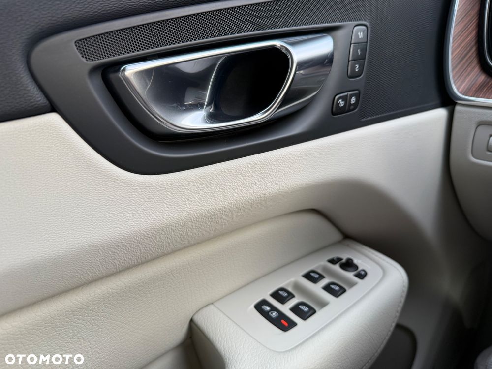 Volvo XC 60 D4 Momentum - 23