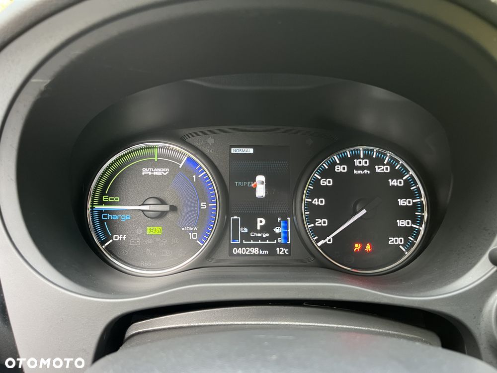 Mitsubishi Outlander Instyle NAVI + - 15