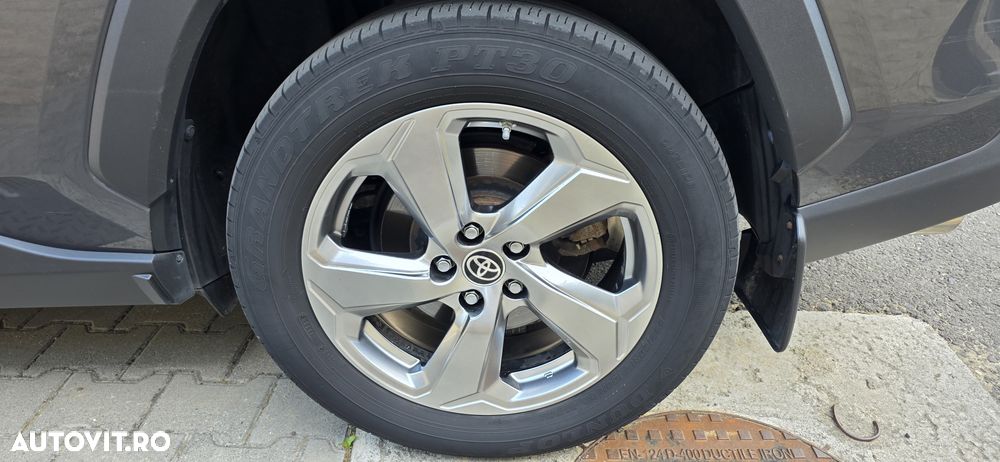 Toyota RAV4 - 8
