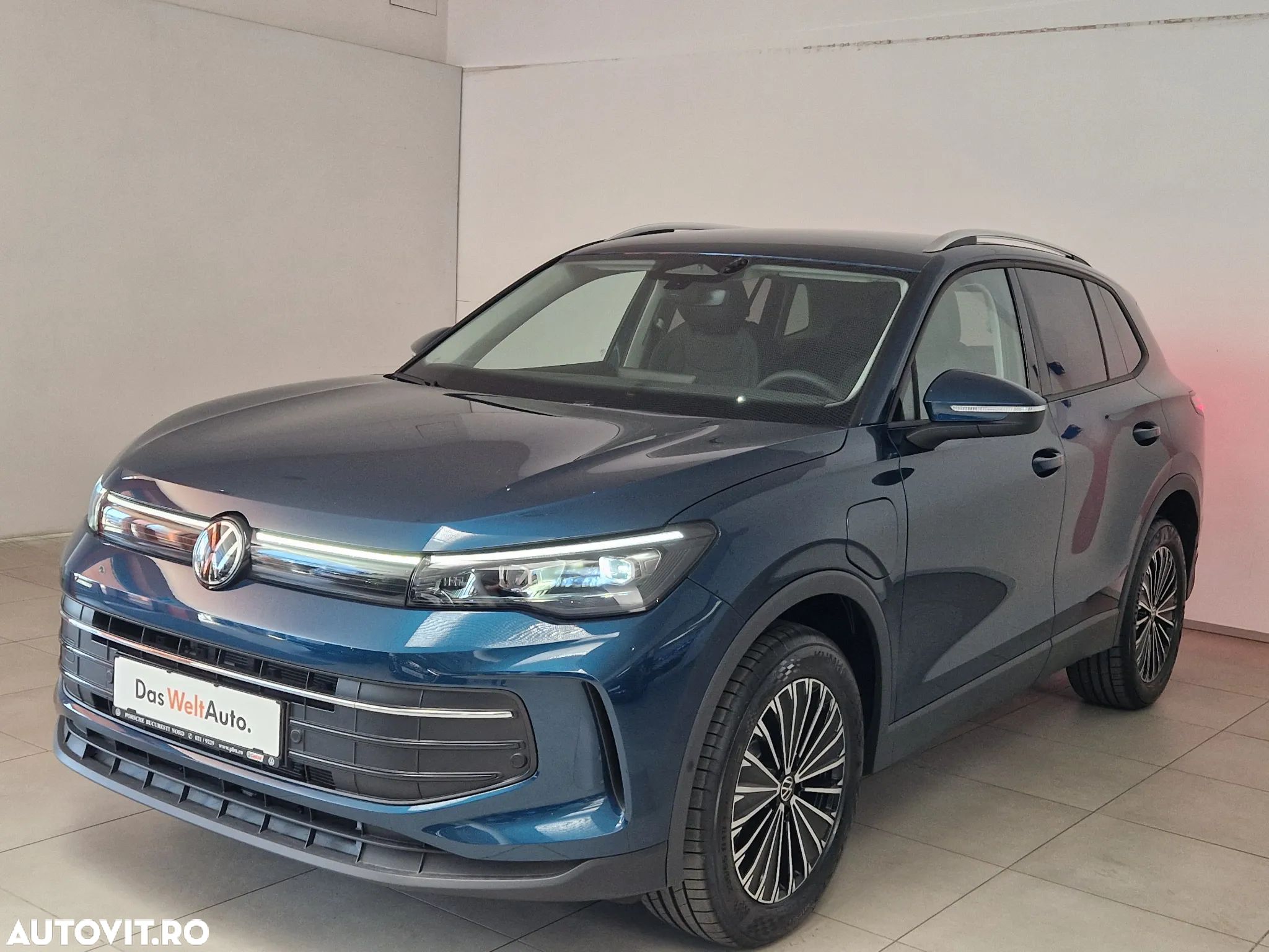 Volkswagen Tiguan - 1