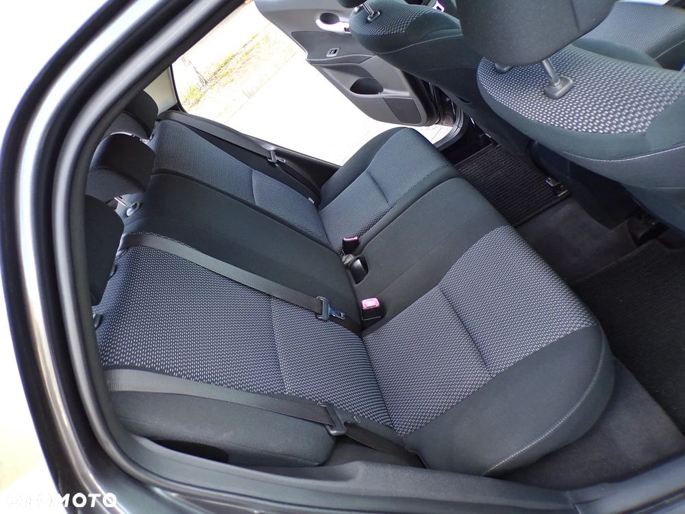Toyota Auris 1.6 Life+ - 24