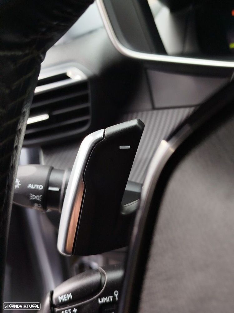 Peugeot 2008 1.2 PureTech Allure EAT8 - 34