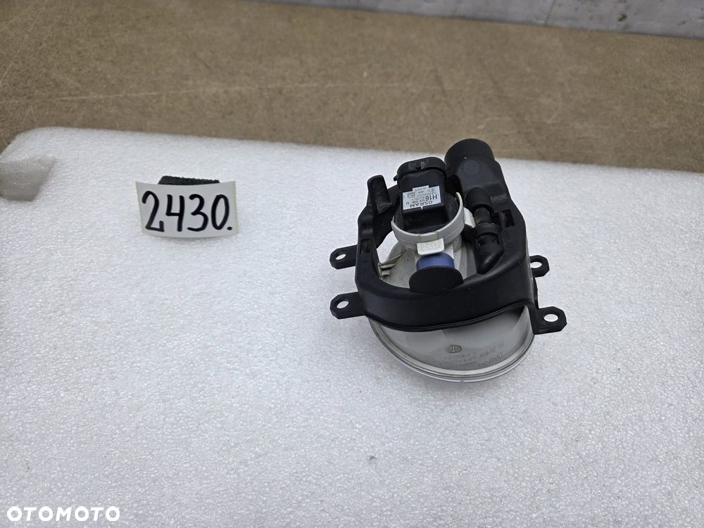 Toyota Avensis auris II 2 81220-0210 halogen prawy - 3